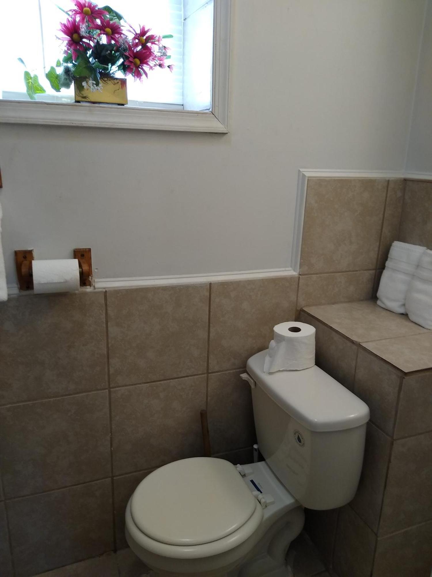 Clarysville Motel Frostburg Room photo